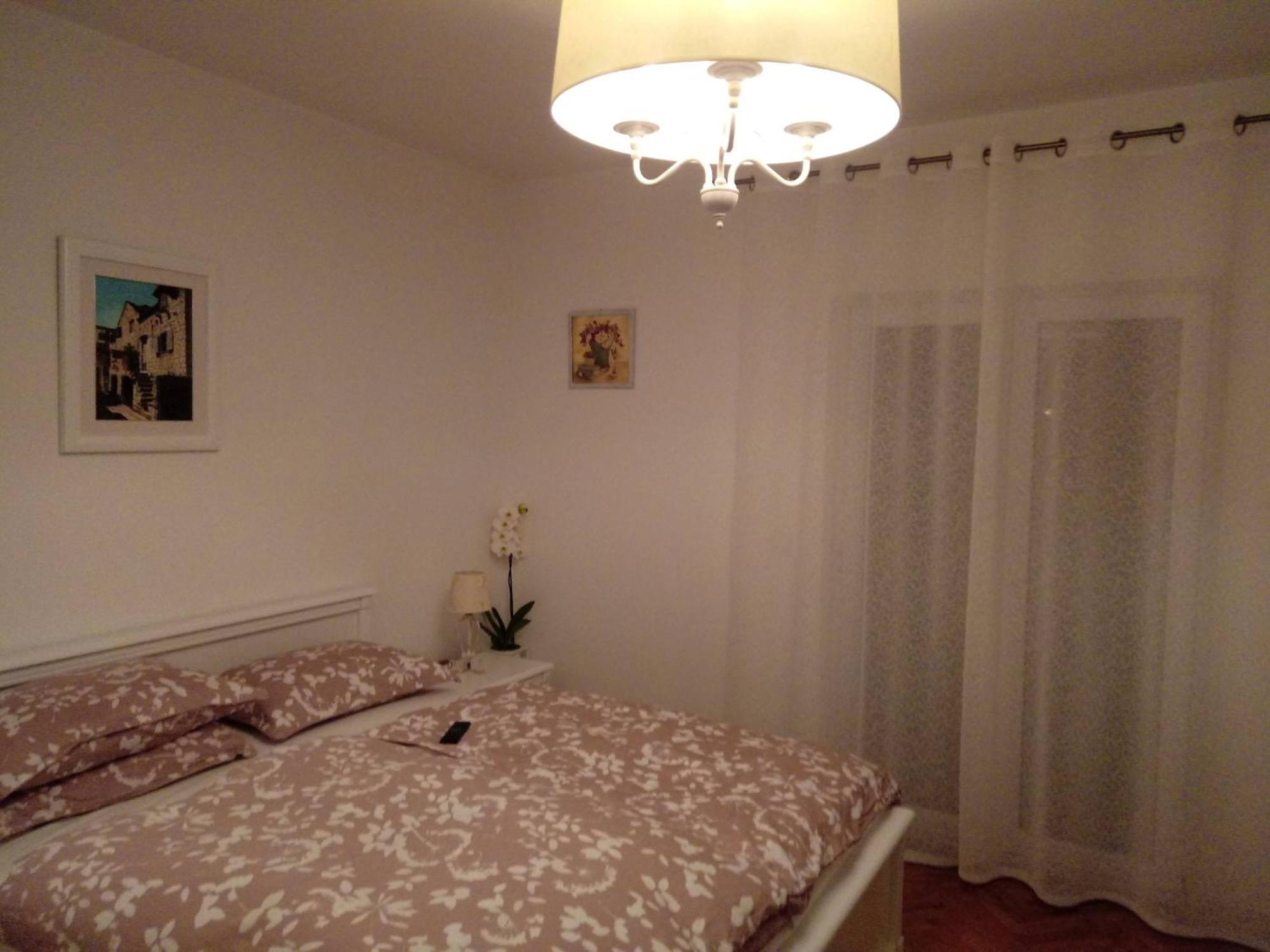 Katarina Za 6 Osoba Makarska